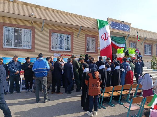 جشن انقلاب در مدرسه شهید بهمنی خلیل آباد