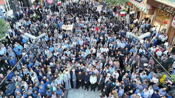 همدلی مردم و مسئولان در ادای احترام به شهدای‌خدمت