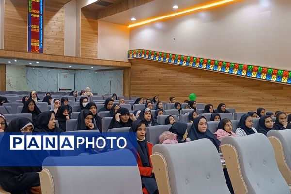 پایگاه شهید انصاری میزبان دانش‌آموزان دبستان مهدیزاده در جشن دهه فجر 