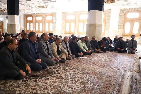 ادای احترام مسئولان قم به شهدا در هفته دولت