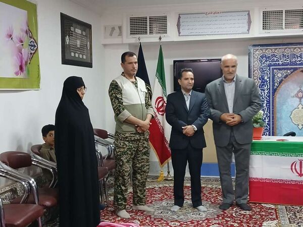 آغاز سال تحصیلی با اهدا کیف و لوازم تحریر به دانش‌آموزان تحت حمایت کمیته امداد در خلیل آباد