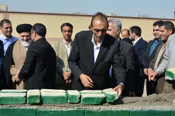حاج مجید خوئی و بانو کمپانی، سازندگان ۹ کلاس جدید برای دختران بهارستانی