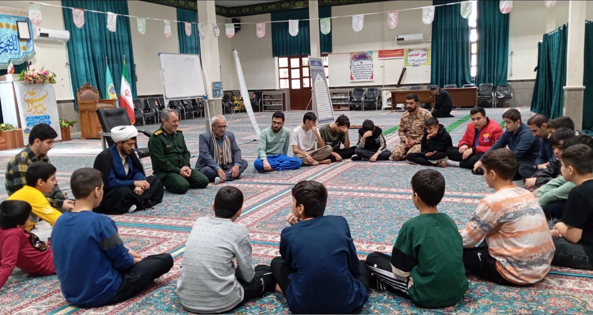  تجلی بندگی و تربیت در فضای اعتکاف دانش‌آموزی خداآفرین