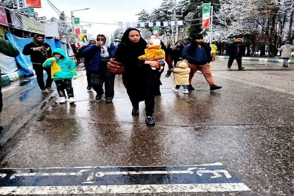 روز برفی گلزار شهدای کرمان 