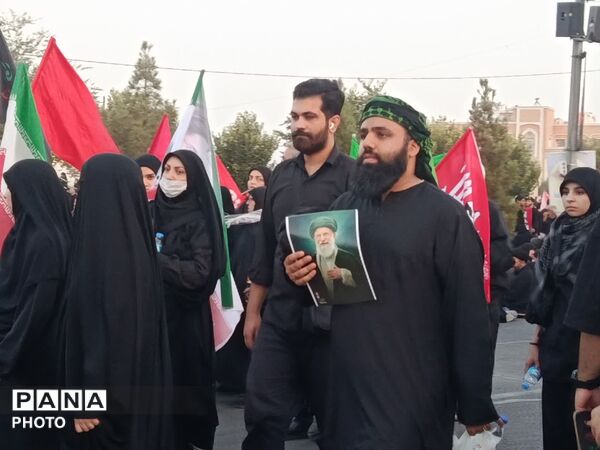 تلاقی دریای سرخ و سیاه مردم در حماسه وداع با قائد امت