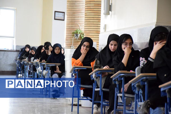 رقابت داوطلبان کنکور رشته تجربی در دانشگاه قم