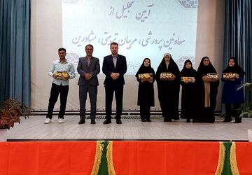 آیین تجلیل از معاونین پرورشی، مربیان تربیتی و مشاورین مدارس منطقه کهریزک 