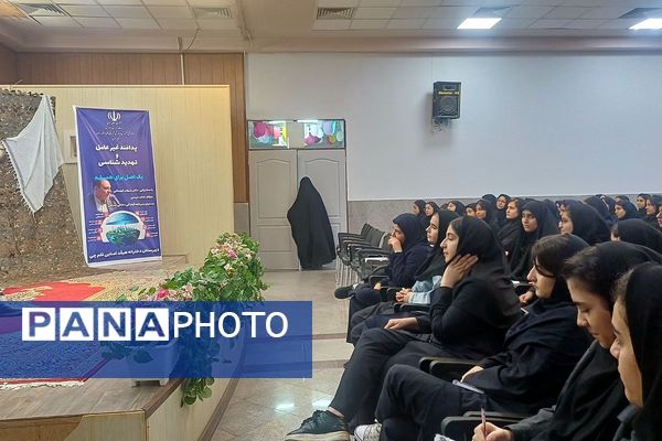 گرامیداشت هفته پدافند غیرعامل در مدارس ناحیه دو شهرری 