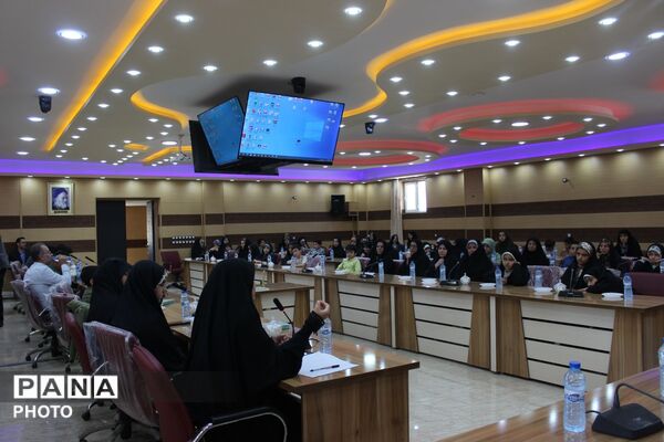تجلیل از حافظان قرآن کریم در مرند با حضور مسئولان آموزش و پرورش