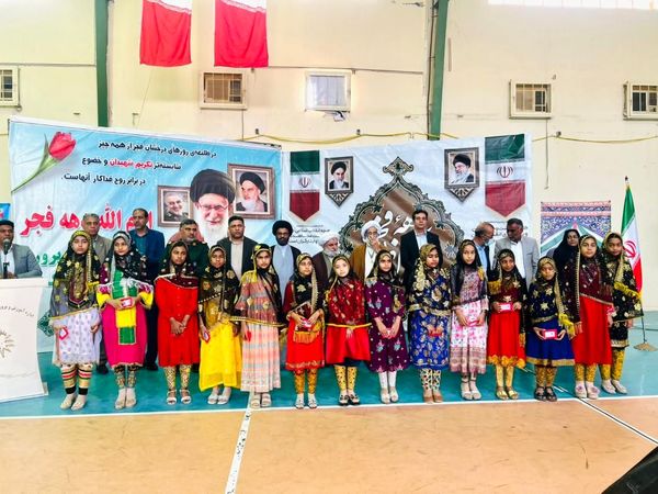 حضور پرشور دانش‌آموزان فین در جشن ۲۲ بهمن