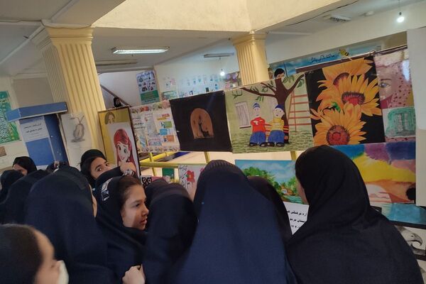 نمایشگاه دست سازه‌های مدرسه مریم بهارستان دو
