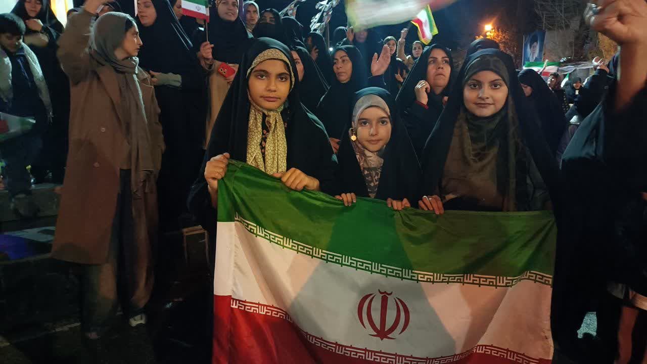 شب‌های بیعت با ولایت در میدان امام خمینی (ره) شهرستان کوهدشت