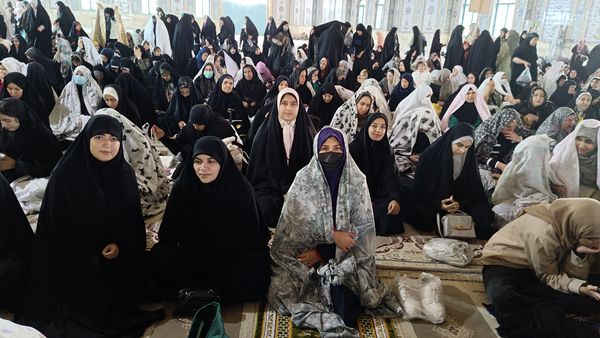 حضور پرشور دانش‌آموزان و فرهنگیان در نماز جمعه یاسوج