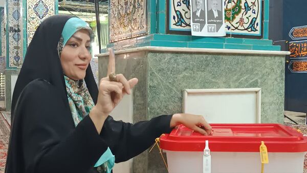 حضور فرهنگیان ناحیه ۲ اهواز در چهاردهمین دوره انتخابات ریاست جمهوری