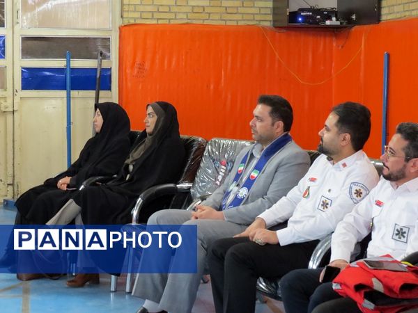 همایش پیشگیری از آسیب‌های چهارشنبه سوری در دبیرستان نرجس بجنورد