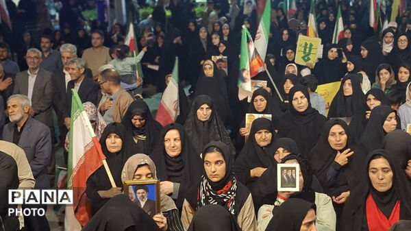 استمرارِ میدان‌داری کوهدشتی‌ها در شب ۸۲؛ فریاد اتحاد برای امنیت و اقتدار ملی