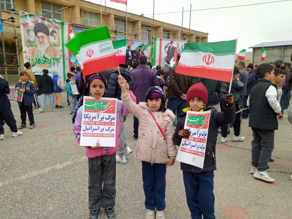 مردم منطقه بیرانوند یکپارچه در جشن انقلاب