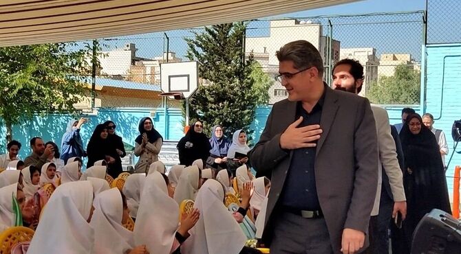 دانش‌آموزان ، آینده‌سازان کشور هستند