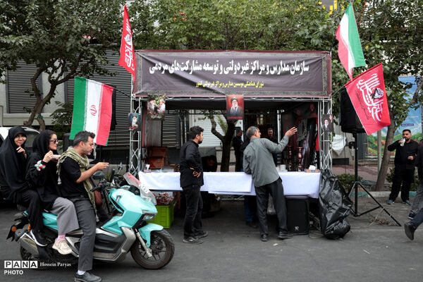 خدمات رسانی و پذیرایی موکب های وزارت آموزش و پرورش از تشییع کنندگان پیکر رهبر شهید انقلاب