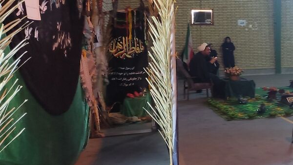 نور قرآن در ایام فاطمیه دبستان استقلال حاجی‌آباد را روشن کرد