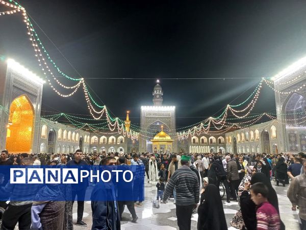 سیل عظیم زائران و مجاوران حرم امام رضا (ع) در شب ولادت یازدهمین امام شیعیان