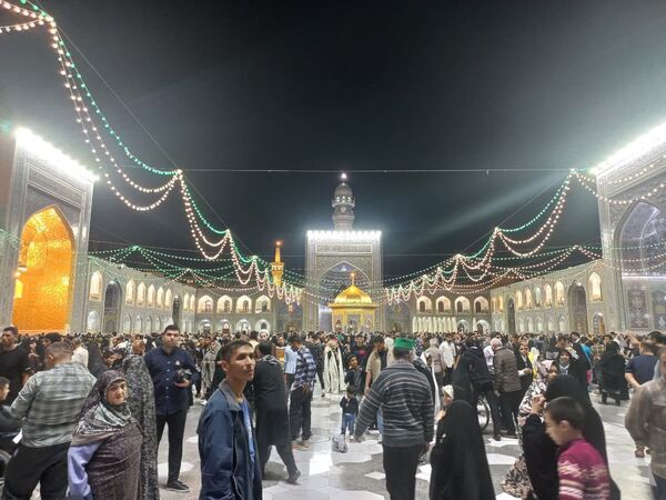 سیل عظیم زائران و مجاوران حرم امام رضا (ع) در شب ولادت یازدهمین امام شیعیان