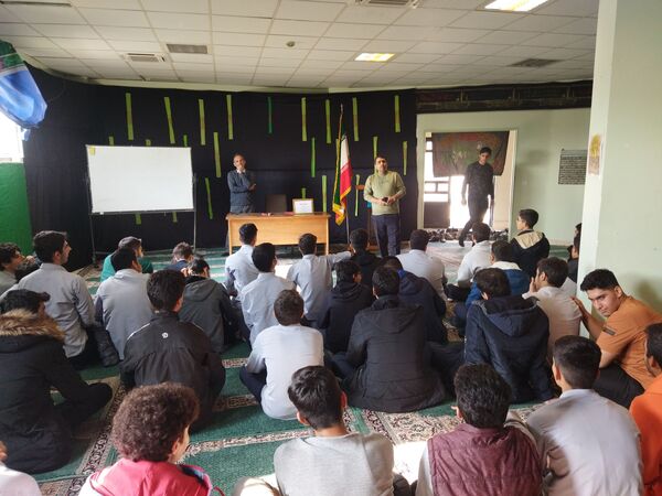 جلسه مشاوره تحصیلی برای دانش‌آموزان دبیرستان نمونه دولتی گل نراقی 3
