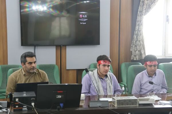 دیدار جمعی از دانش‌آموزان اشکذری و مسئولان آموزش و پرورش با فرمانده سپاه الغدیر 