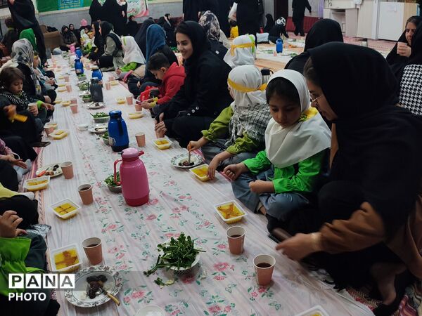 قرائت قرآن، نماز جماعت و افطار در مسجد خاتم پیامبران 