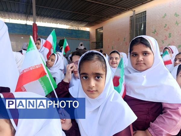 حماسه ۱۳ آبان در دبستان شهید تنیده 