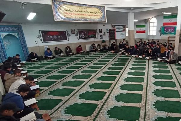 برگزاری محفل انس با قرآن به مناسبت ماه مبارک رمضان در مدارس ناحیه دو شهرری 