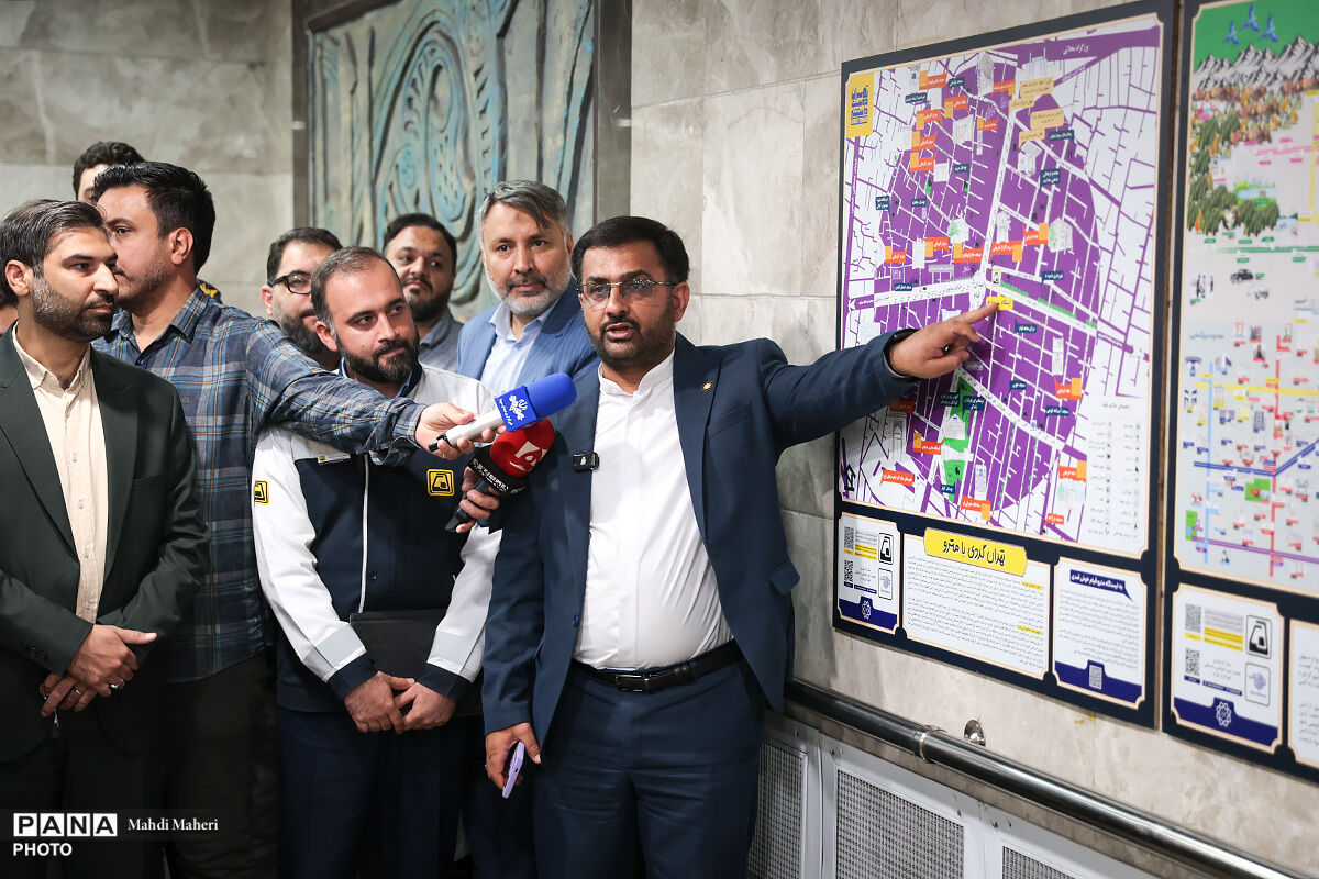 رونمایی از نقشه&zwnj;های تهران&zwnj;گردی با مترو؛ ۲۴ ایستگاه گردشگری معرفی شد
