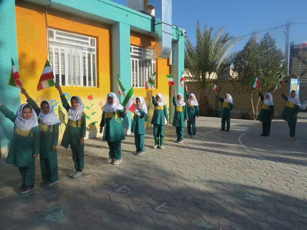 صبحگاهی شاد و پرنشاط در مدارس خاتم