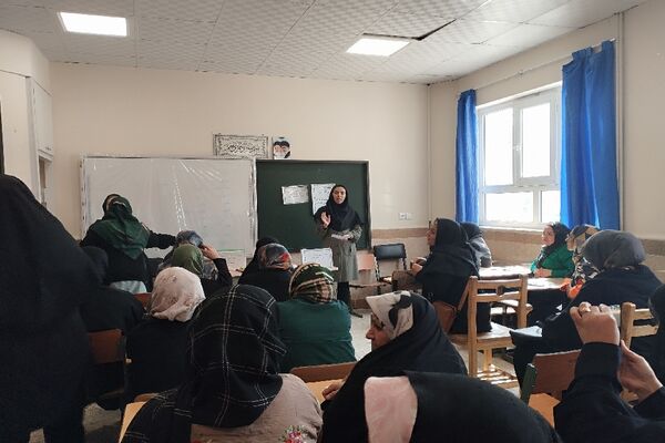 جلسه انجمن و اولیا در دبیرستان فاطمه آهنچی مشهد