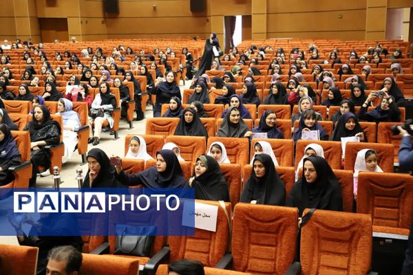 آیین نکوداشت منتخبین مرحله استانی چهل و سومین دوره مسابقات فرهنگی و هنری فردا