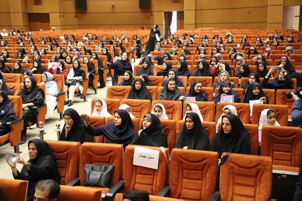آیین نکوداشت منتخبین مرحله استانی چهل و سومین دوره مسابقات فرهنگی و هنری فردا