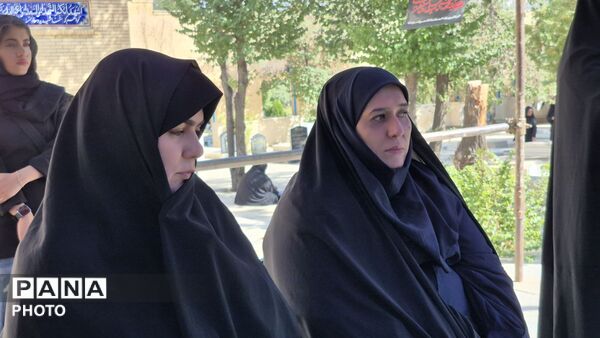حضور پرشور مردم فارسان در گلزار شهدا؛ تجدید میثاق با آرمان‌های ایثار و شهادت