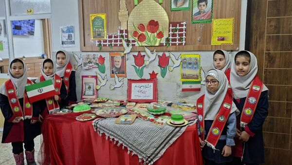 صبحانه سلامت با تم پرچم در دبستان دخترانه فرهنگیان ۱