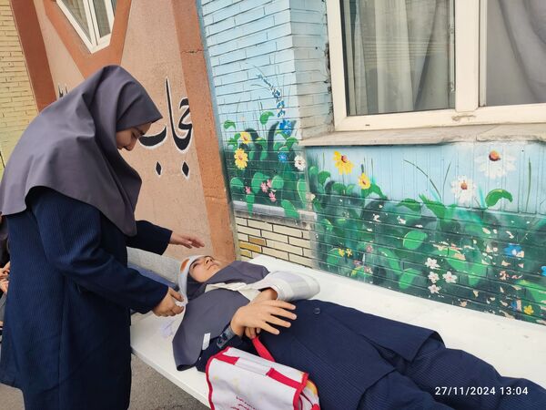 مانور سراسری زلزله در دبیرستان حداد 