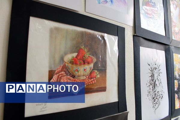 نمایشگاه آثار هنرجویان هنرستان فنی‌وحرفه‌ای دخترانه آفرینش پردیس