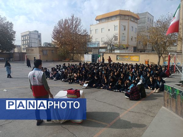 بیست و هفتمین مانور سراسری زلزله در دبیرستان شهید مراد علی امینی و هنرستان کیمیا