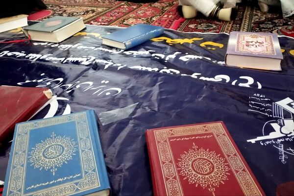 محفل قرآنی و حلقه صالحین در پایگاه مقاومت حضرت زینب (س) داریون 