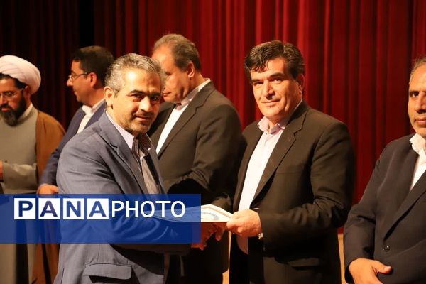 آیین نکوداشت منتخبین مرحله استانی چهل و سومین دوره مسابقات فرهنگی و هنری فردا