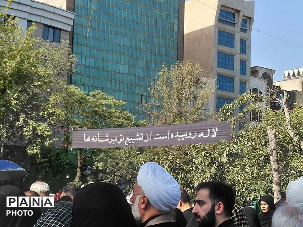 تهران در تب وداع با رهبر  مقتدر شهید