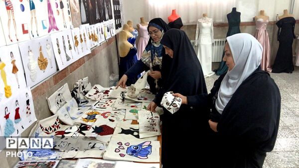 نمایشگاه هنر نقاشی ایرانی و کارگاه خیاطی هنرستان چمران نظرآباد