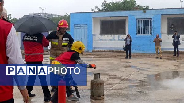 برگزاری مانور «زلزله و ایمنی» زیر بارش رحمت الهی