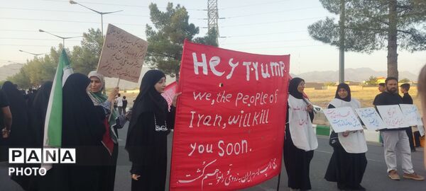 از پرچم ایران تا قاب شهدا؛ روایت دلدادگی در مسیر حسینی