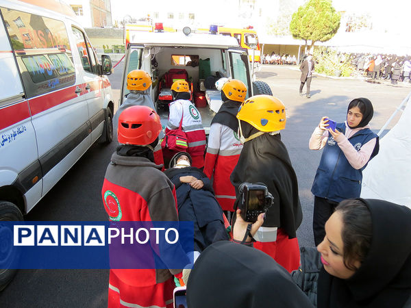 برگزاری مانور زلزله در هنرستان محمودیه شهرستان بجنورد 