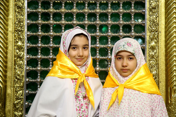 دختران، مهمان حضرت معصومه(س) شدند