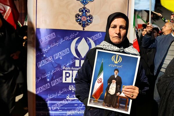 مراسم چهلمین روز شهادت دانش‌آموزان میناب